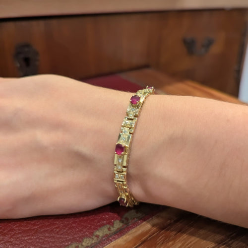 Bracelet Bracelet en or jaune 18 carats avec diamants et rubis 58 Facettes 33374