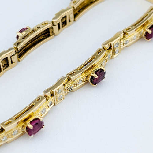 Bracelet Bracelet en or jaune 18 carats avec diamants et rubis 58 Facettes 33374