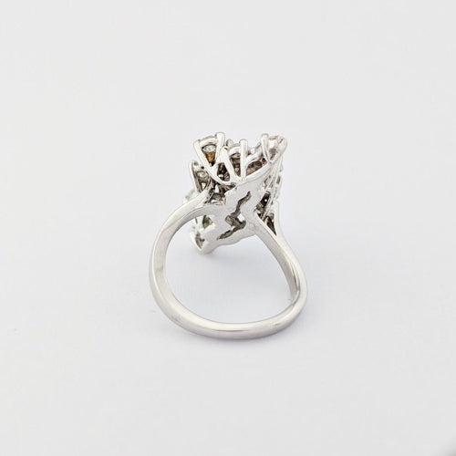 Bague 48 Bague bouquet en or blanc 18 carats et diamants 58 Facettes 33708