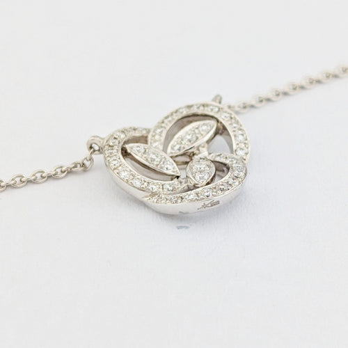 Collier Collier - Pendentif rosace en or blanc 18 carats et diamants 58 Facettes 33732