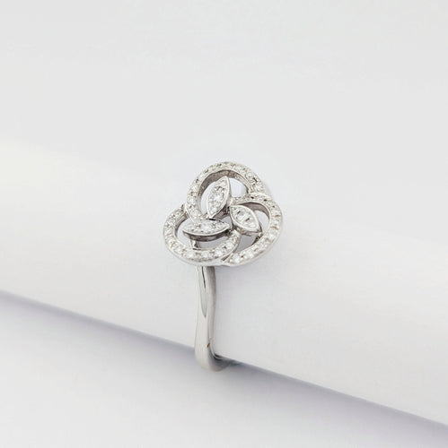 Bague 51 Bague en or blanc 18 carats et diamants 58 Facettes 33734