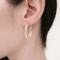 Boucles d'oreilles Créoles ovales torsadées en or blanc et jaune 18 carats 58 Facettes 33738