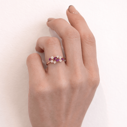 Bague 56 Bague en or jaune 18 carats avec rubis et diamants 58 Facettes 33769