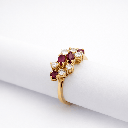 Bague 56 Bague en or jaune 18 carats avec rubis et diamants 58 Facettes 33769