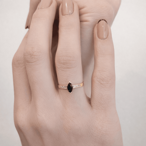 Bague 53 Bague marquise saphir et diamants en or jaune 18 carats 58 Facettes 34425