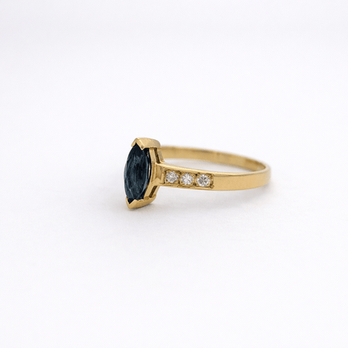Bague 53 Bague marquise saphir et diamants en or jaune 18 carats 58 Facettes 34425