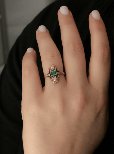 Bague 54 Bague Art Nouveau en or jaune 18k, émeraude et diamants 58 Facettes 1042.2