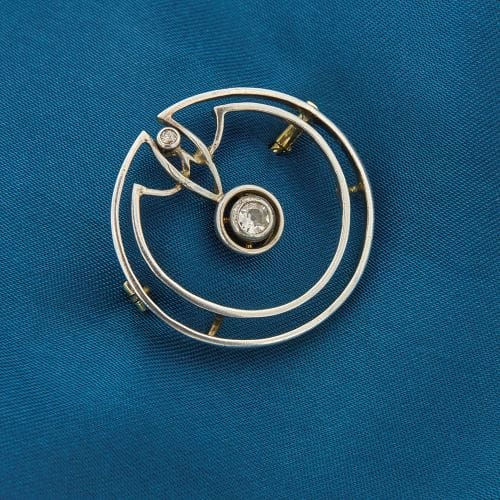 Broche Broche Art déco ronde en or jaune et blanc 18 carats avec diamants 58 Facettes 35599