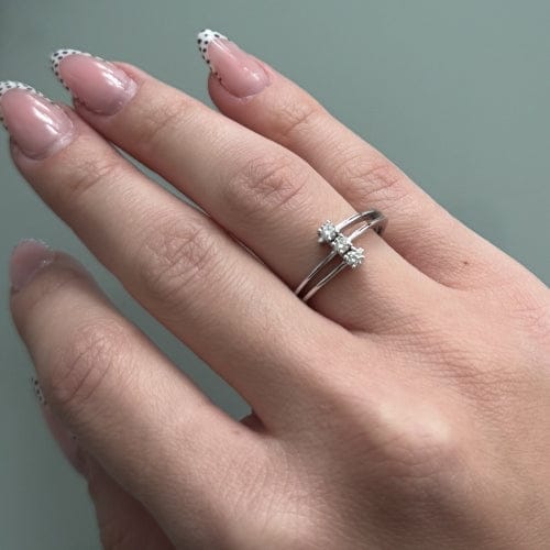 Bague Bliss - Bague trilogie contrariée en or blanc 18 kt et diamants 0,18 ct 58 Facettes 35929