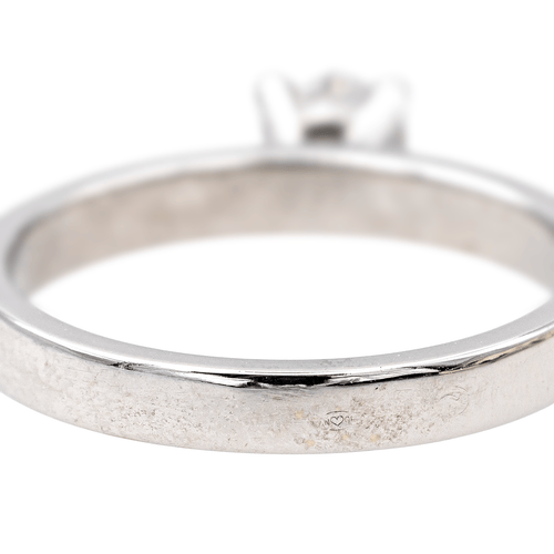 Bague 50 Bague solitaire en or blanc 18 carats et diamants 58 Facettes 3694714CN