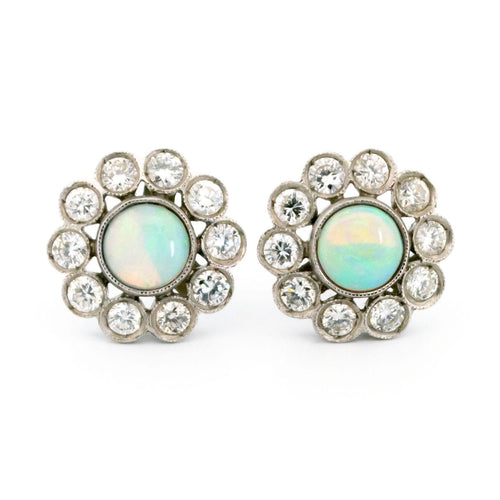 Boucles d'oreilles Boucles d’oreilles en platine avec opales et diamants 58 Facettes 6E12EFA6BD734A87A6EBDC94B069E3B3
