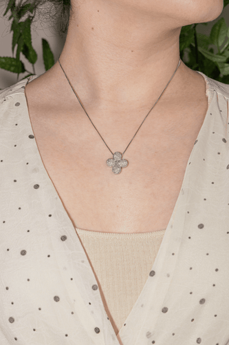 Collier Collier - Pendentif trèfle géométrique en or blanc et diamants 58 Facettes 4013324CN