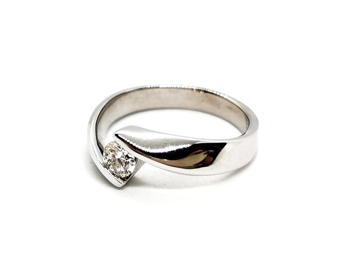Bague 48 Bague solitaire en or blanc 18 carats et diamant 58 Facettes 4014236CN