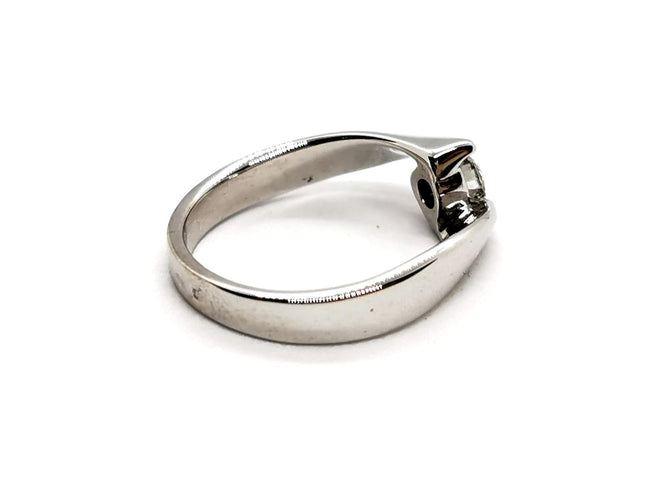 Bague 48 Bague solitaire en or blanc 18 carats et diamant 58 Facettes 4014236CN