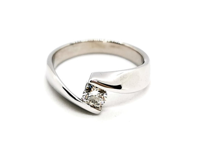 Bague 48 Bague solitaire en or blanc 18 carats et diamant 58 Facettes 4014236CN