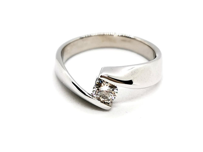 Bague 48 Bague solitaire en or blanc 18 carats et diamant 58 Facettes 4014236CN