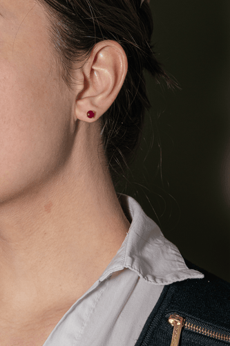 Boucles d'oreilles Boucles d'oreilles puces en or jaune 18 carats et rubis 58 Facettes 4021228RV