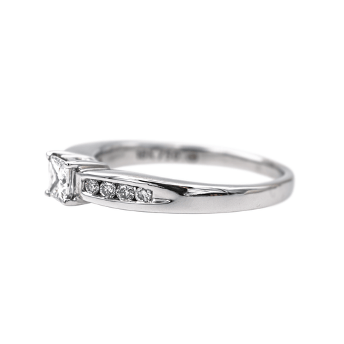 Bague 49 Bague en or blanc 18 carats pavée de diamants 58 Facettes 4033243CN