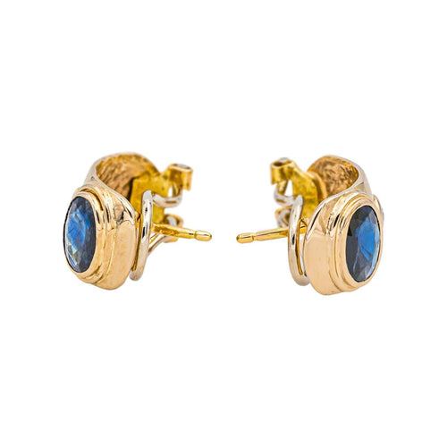 Boucles d'oreilles Boucles d’oreilles dormeuses en or jaune 18 carats saphirs et diamants 58 Facettes 4242563CN