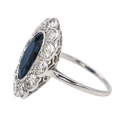 Bague 53 Bague Pompadour en platine 950 au saphir ovale et diamants 58 Facettes 4250490CN