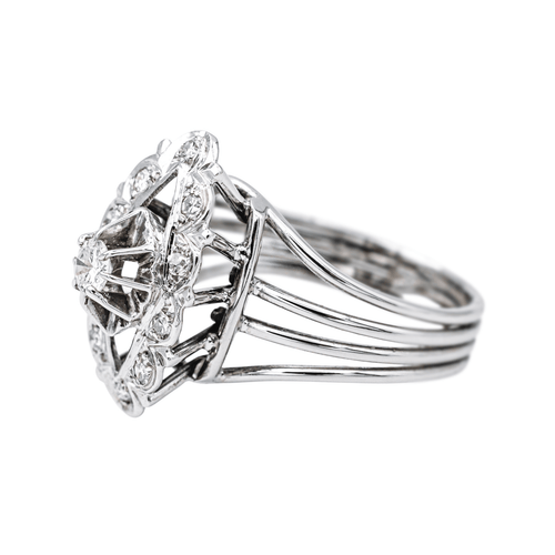 Bague 54 Bague marquise pompadour en or blanc 18 carats et diamants 58 Facettes 4261859RV