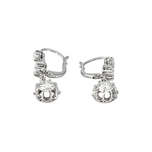 Boucles d'oreilles Boucles d'oreilles dormeuses en or blanc 18K et diamants 58 Facettes 4387236CN