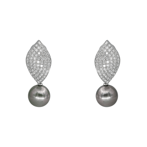 Boucles d'oreilles Boucles d’oreilles pendantes en or blanc avec diamants et perles de Tahiti 58 Facettes 4410629CN