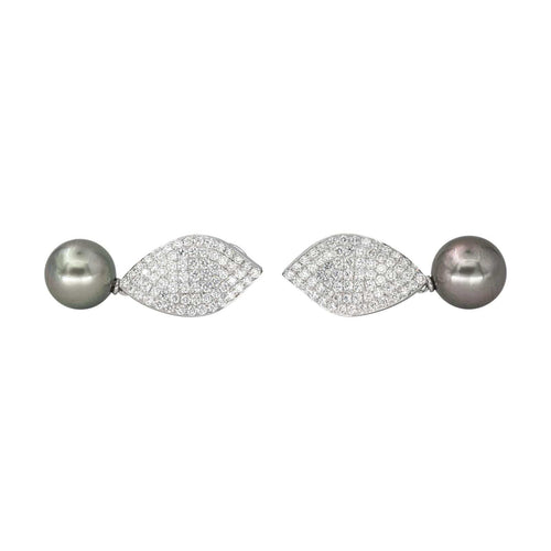Boucles d'oreilles Boucles d’oreilles pendantes en or blanc avec diamants et perles de Tahiti 58 Facettes 4410629CN