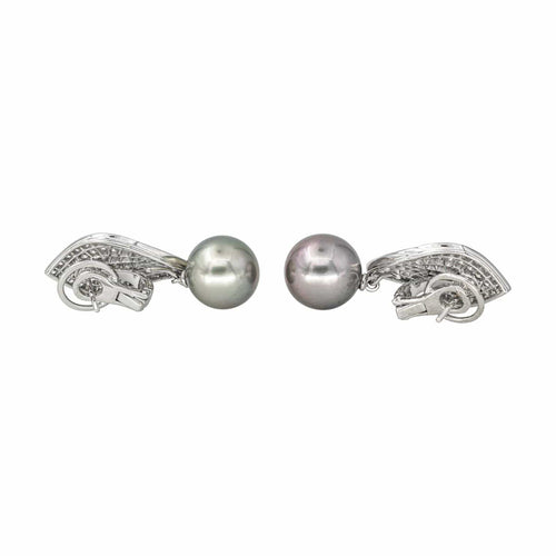 Boucles d'oreilles Boucles d’oreilles pendantes en or blanc avec diamants et perles de Tahiti 58 Facettes 4410629CN