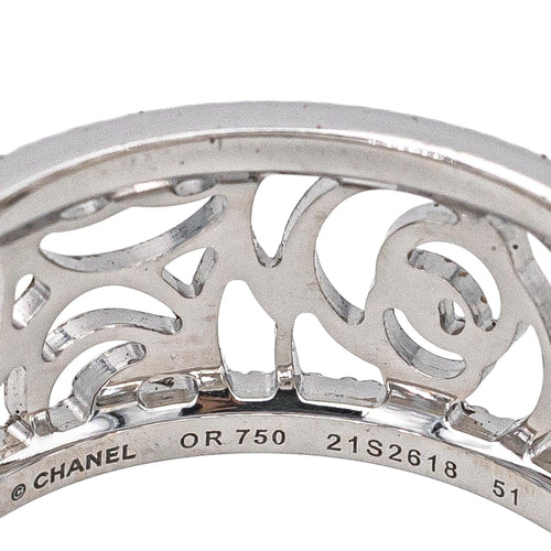 Bague 51 Chanel Camélia - Bague bandeau en or blanc et diamants 58 Facettes 4416094RV