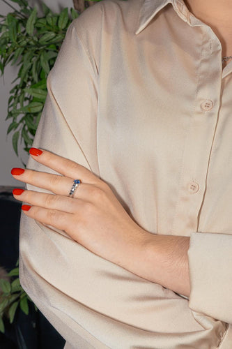 Bague 55.5 Bague en or blanc 18 carats sertie d’un saphir et de diamants 58 Facettes 4551822RV