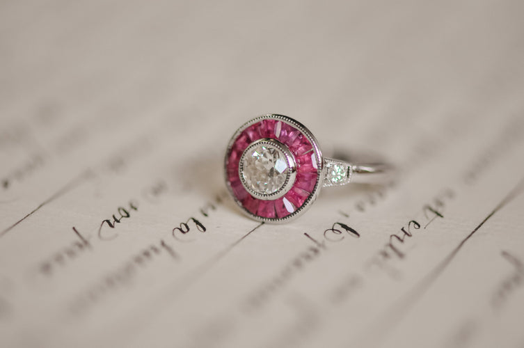 Bague 53 Bague ancienne en or blanc 18K avec rubis et diamants taille ancienne 58 Facettes