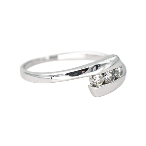 Bague 49 Bague trilogie en or blanc 18 carats et diamants 58 Facettes 4607369RV