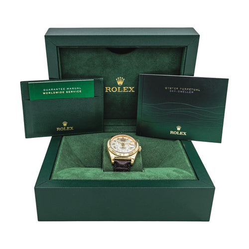 Montre Rolex Sky-Dweller - Montre en or jaune 18 carats 58 Facettes 4765737RV