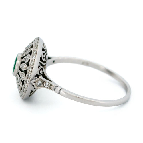 Bague 54 Bague ajourée en platine avec émeraude et diamants 58 Facettes A0ABF9154A2944FE9E776CB00E3CA42B