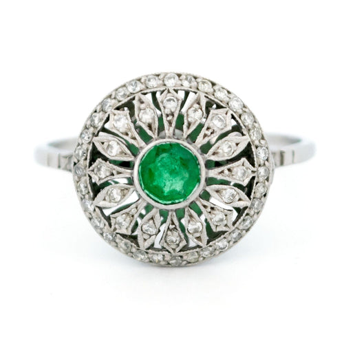 Bague 54 Bague ajourée en platine avec émeraude et diamants 58 Facettes A0ABF9154A2944FE9E776CB00E3CA42B