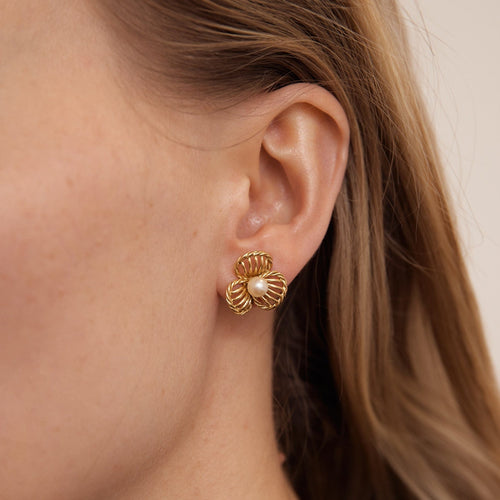 Boucles d'oreilles Boucles d’oreilles Fleur ajourées en or jaune 18k et perle fine 58 Facettes BO/220167