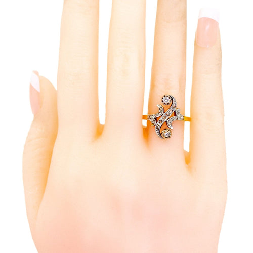Bague 52.5 Bague à volutes en or 18k et platine avec diamants taille rose 58 Facettes C41EA70EDDD644F8852C9AFE53AA9E9C