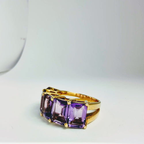 Bague 53 Bague en or jaune 18 carats et améthystes 58 Facettes 5575