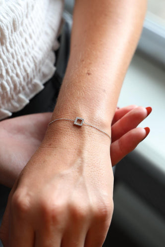 Bracelet Bracelet graphique en or blanc 18 carats et diamants 58 Facettes 579173RV