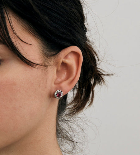 Boucles d'oreilles Puces d’oreilles entourage en or blanc et diamants, rubis 58 Facettes BO/230031 NSS