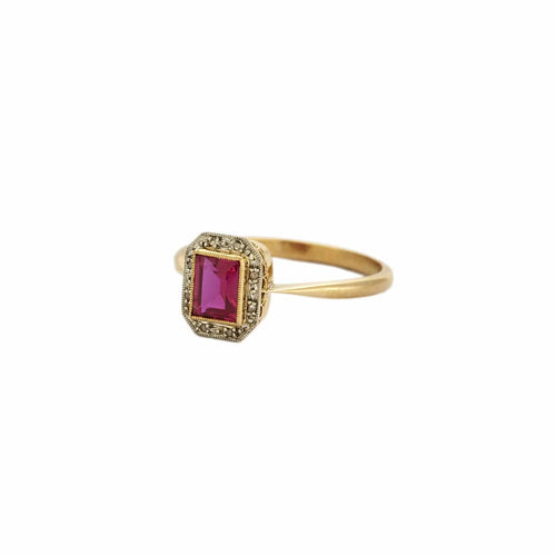 Bague 57 Bague octogonale sertie d’une pierre fuchsia en or jaune 18 carats 58 Facettes BO/230127
