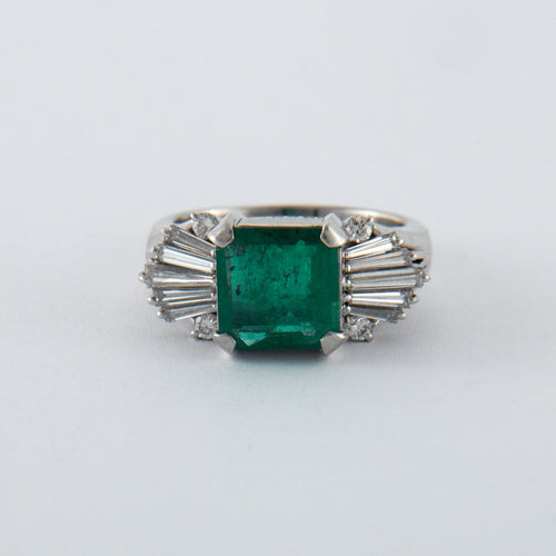 Bague 53 Bague Rétro Platine Emeraude et Diamants 58 Facettes