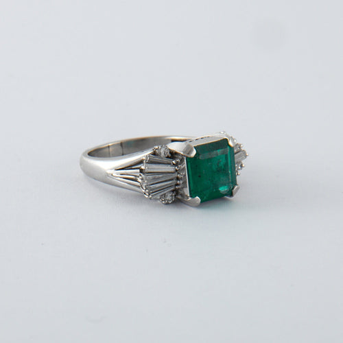Bague 53 Bague Rétro Platine Emeraude et Diamants 58 Facettes
