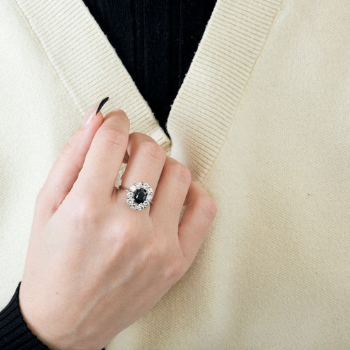 Bague 53 Bague marguerite en or blanc 18k, saphir 1,10 ct et diamants 58 Facettes BO/240038