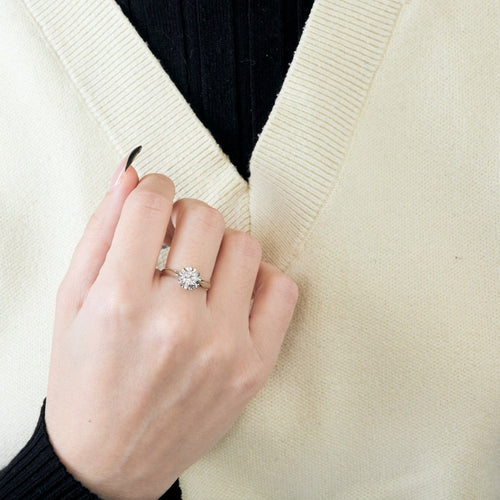 Bague 51 Bague solitaire sertie griffes en or blanc 18 carats et diamant 0,40 ct 58 Facettes BO/240036