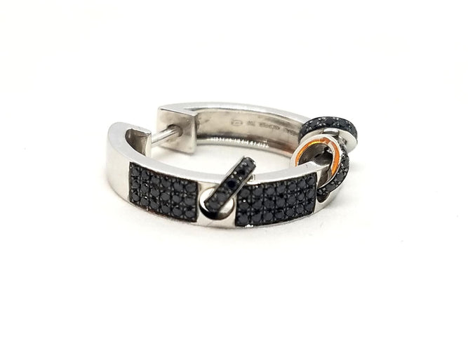Boucles d'oreilles Asherali Knopfer - Boucle d’oreille créole en or blanc avec diamants noirs 58 Facettes 590021CN
