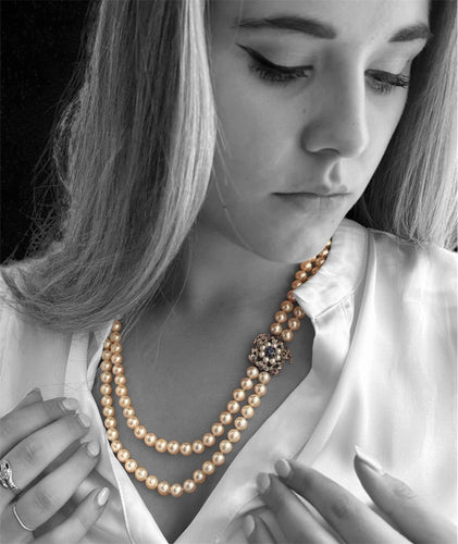 Collier Collier double rang de perles en or blanc 18 carats et saphirs 58 Facettes