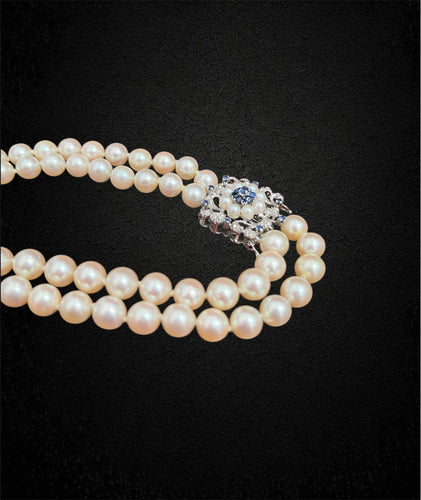 Collier Collier double rang de perles en or blanc 18 carats et saphirs 58 Facettes