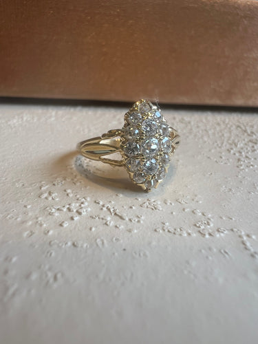 Bague 51 Bague navette ancienne en or jaune 18K et diamants 58 Facettes